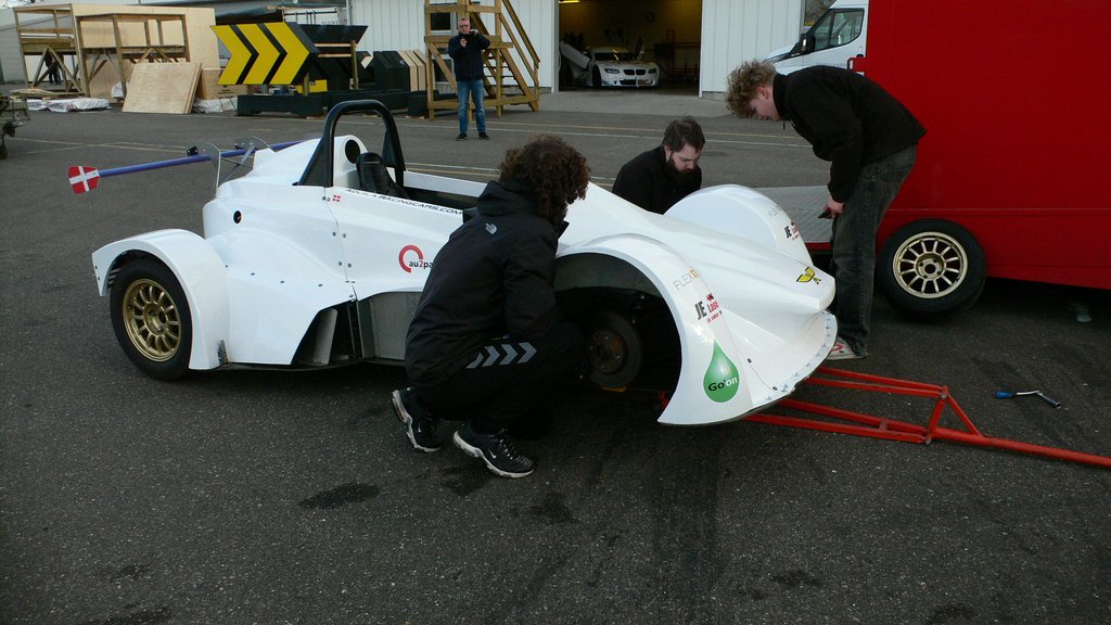 En Aquila Synergy racer gøres klar